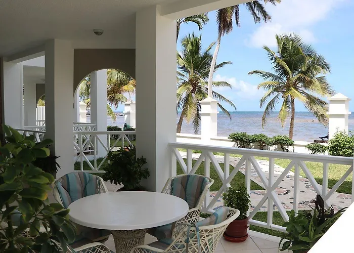 Grand Colony Island Hotel