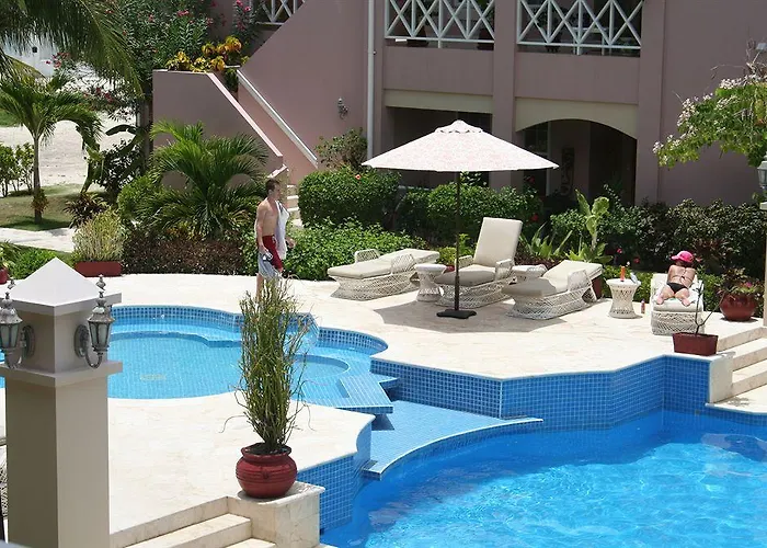Hotel Grand Colony Island