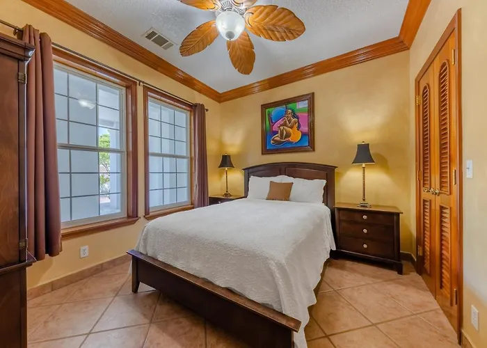 Grand Colony Island Hotel 4*