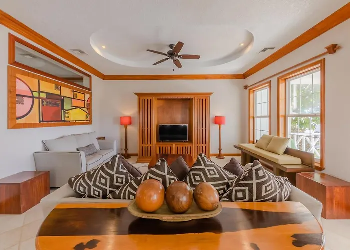 Hotel Grand Colony Island