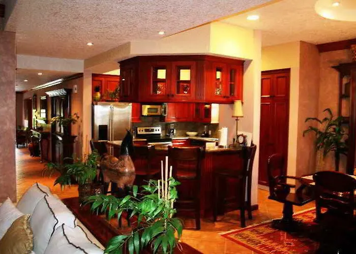 Hotel Grand Colony Island