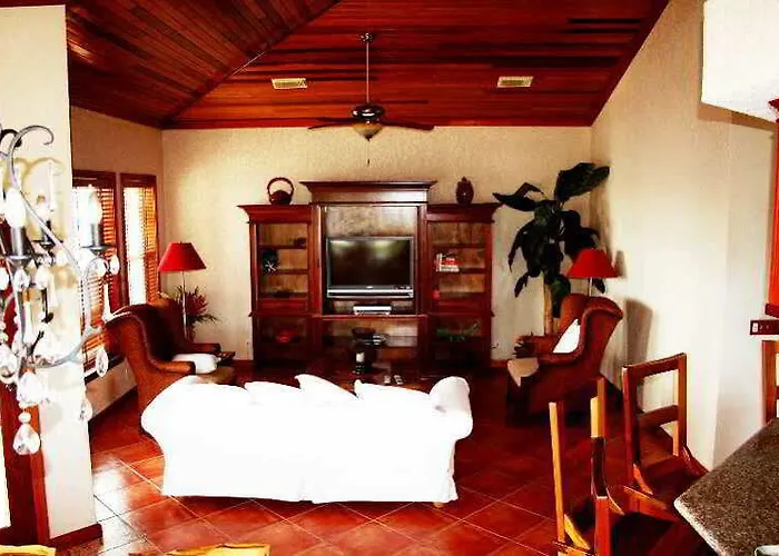 Grand Colony Island Hotel
