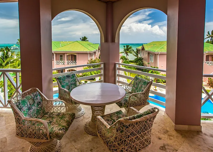 Grand Colony Island Hotel